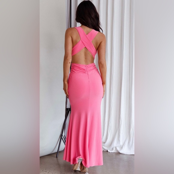 SELFIE LESLIE NWT HIGH LIFE PLUNGING NECKLINE MAXI DRESS - Picture 2 of 8